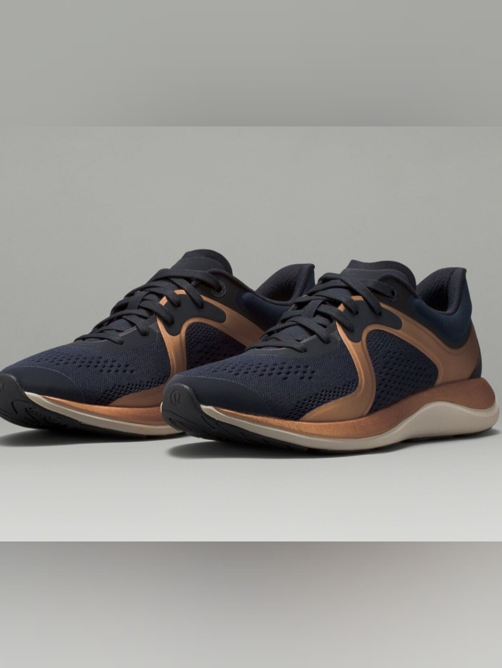 Chargefeel Low Shoes Womens Size 9